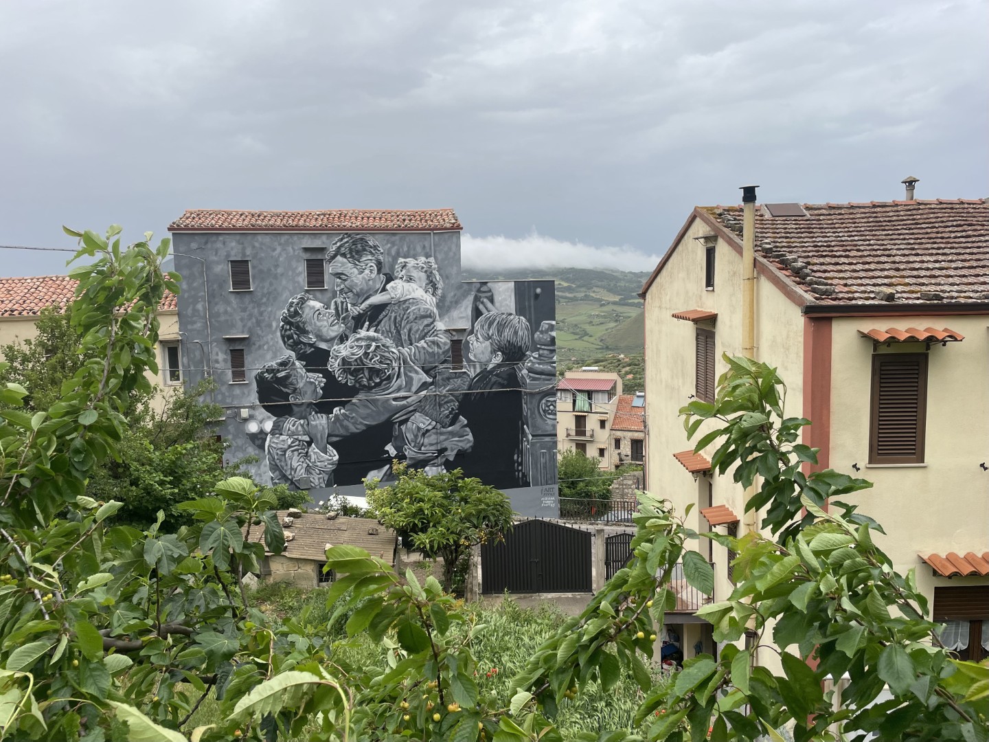 The Street Art List - Mariana Duarte Santos @mariana95santos - It's a Wonderful Life (2024)